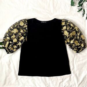 Kim & Cami Black Top Sheer Mesh Puffy Sleeves Metallic Gold Flowers Floral